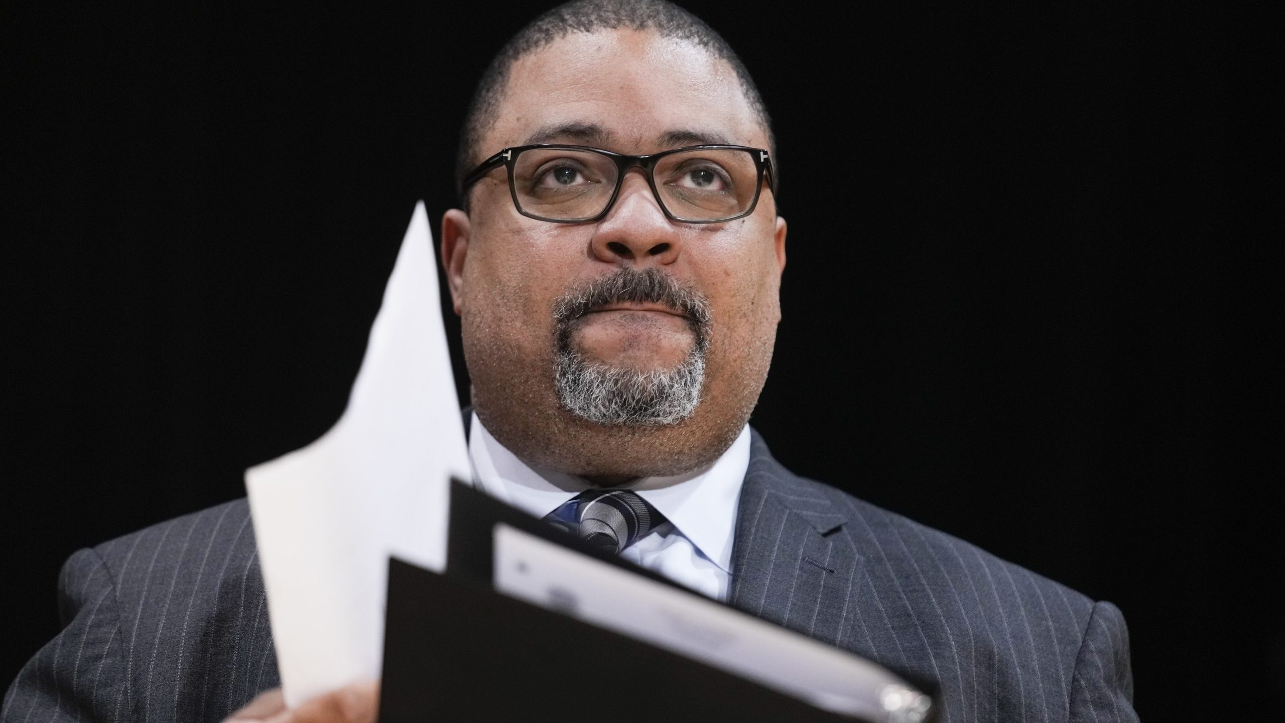 New York Prosecutors Warn of Rising Facebook and WhatsApp Scams Targeting Immigrants